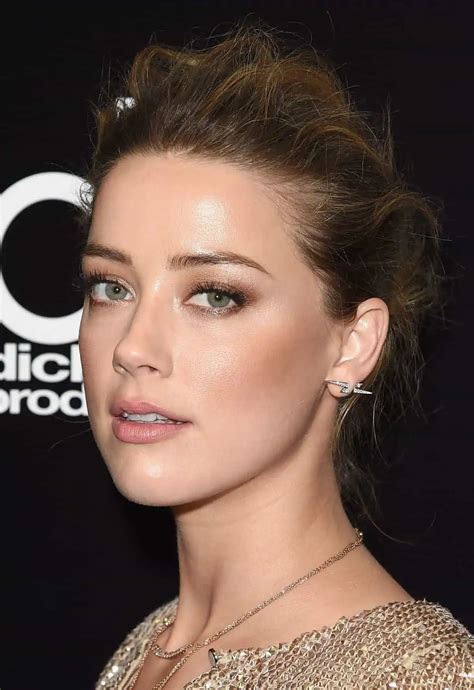 amber heard bust size